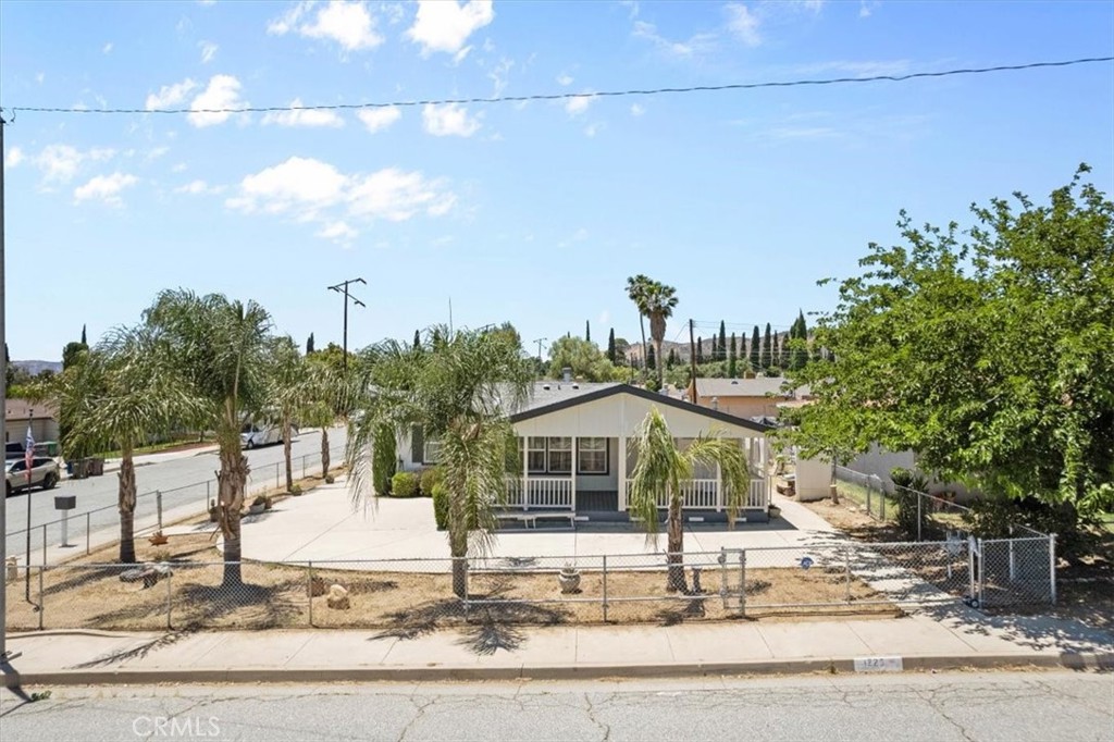 1225 N Alessandro Street