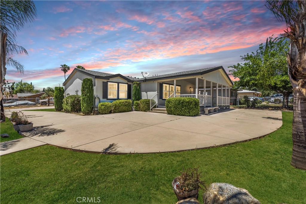 1225 N Alessandro Street