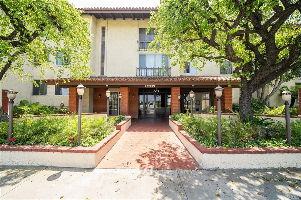 12830 Burbank Boulevard 320