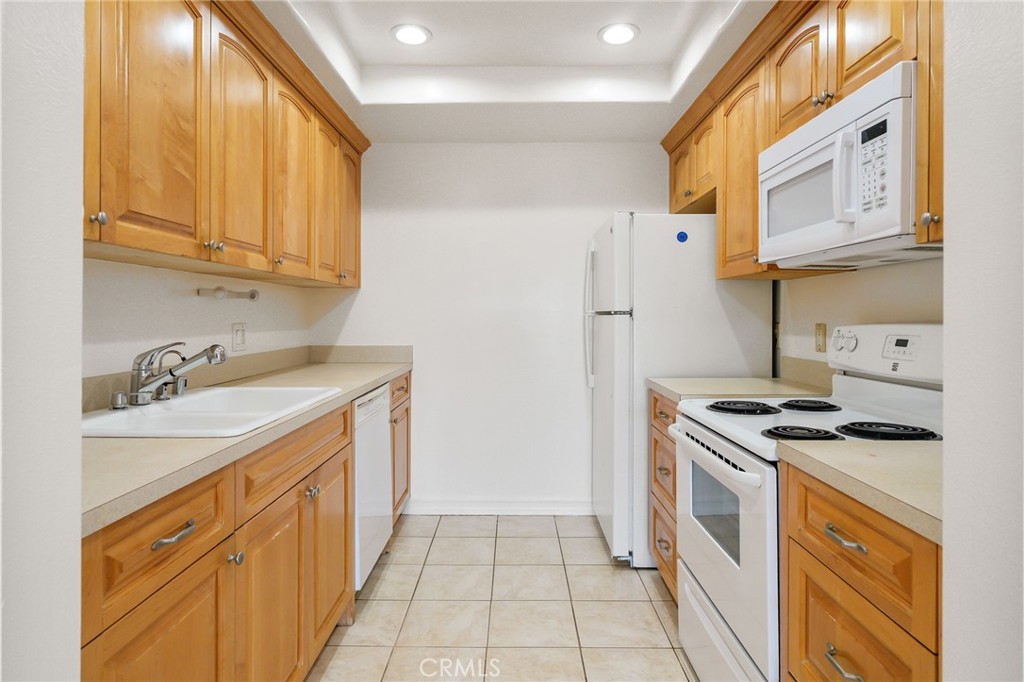 12830 Burbank Boulevard 320