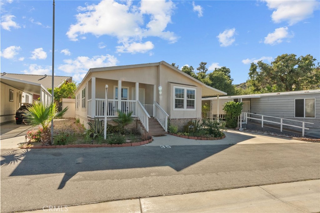 11401 Topanga Canyon Boulevard 35