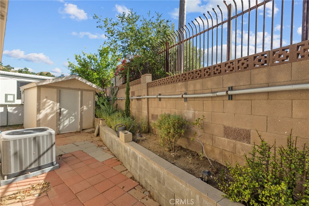 11401 Topanga Canyon Boulevard 35