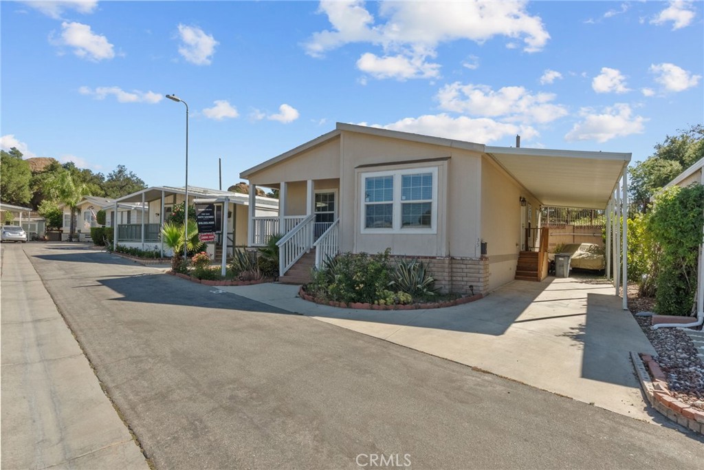 11401 Topanga Canyon Boulevard 35