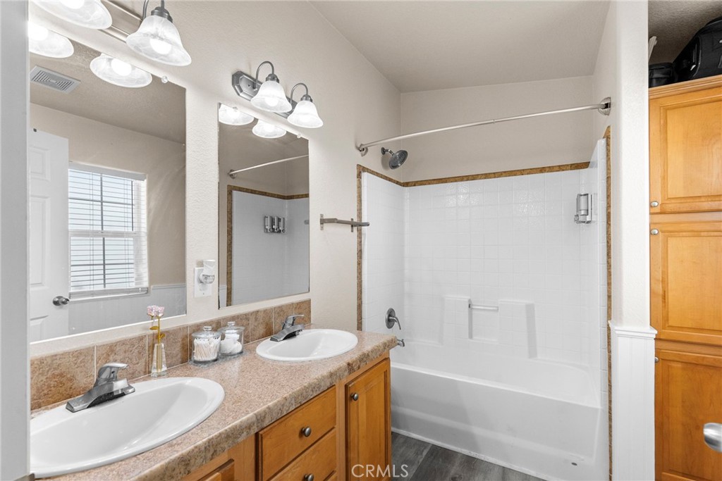 11401 Topanga Canyon Boulevard 35