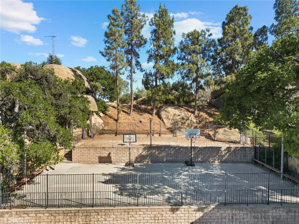 11401 Topanga Canyon Boulevard 35