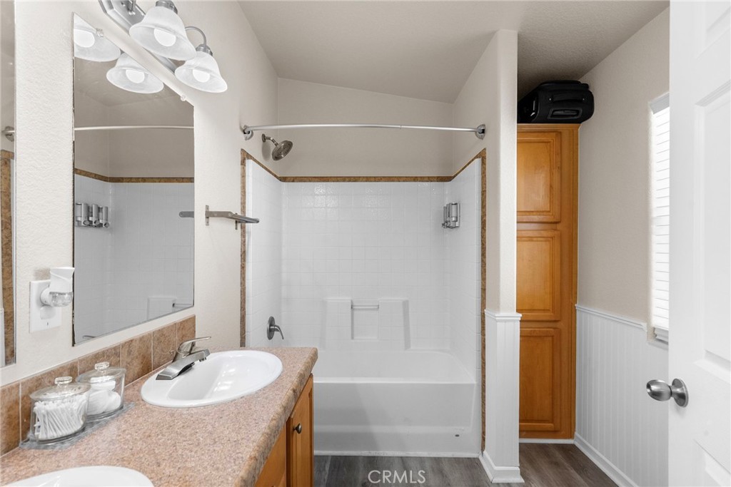 11401 Topanga Canyon Boulevard 35