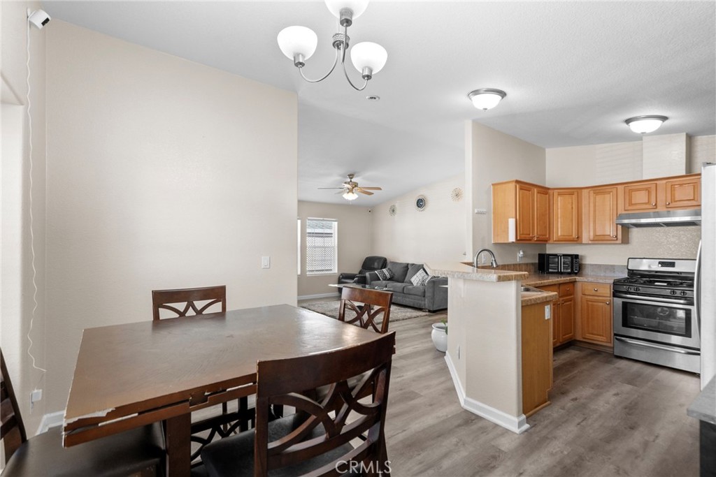 11401 Topanga Canyon Boulevard 35