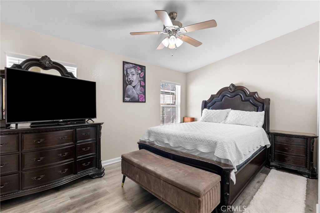 11401 Topanga Canyon Boulevard 35