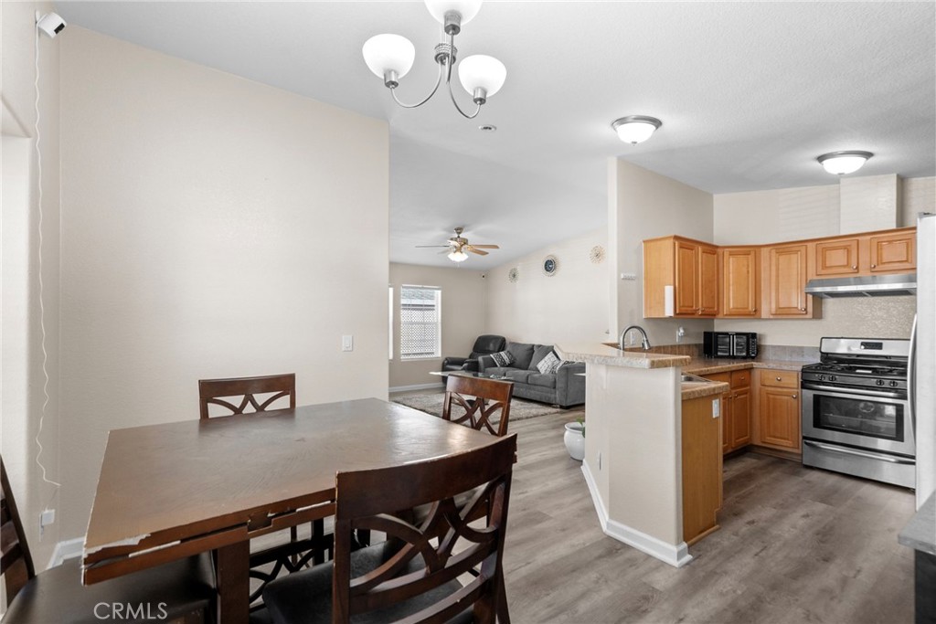 11401 Topanga Canyon Boulevard 35