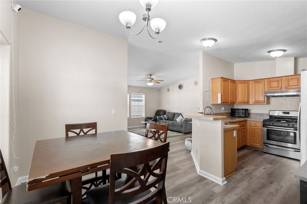 11401 Topanga Canyon Boulevard 35