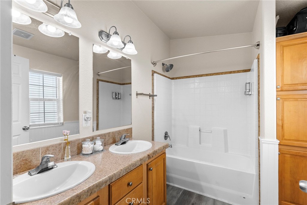 11401 Topanga Canyon Boulevard 35