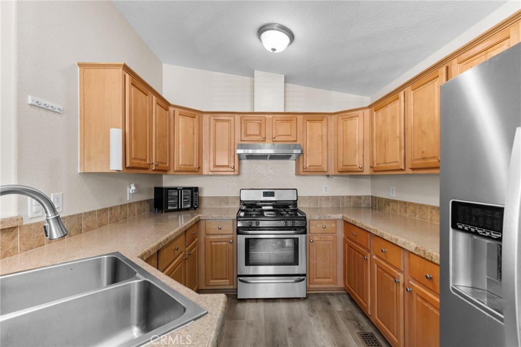 11401 Topanga Canyon Boulevard 35
