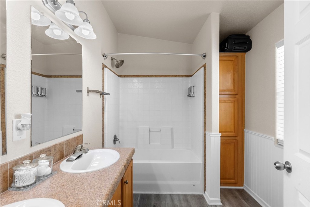 11401 Topanga Canyon Boulevard 35