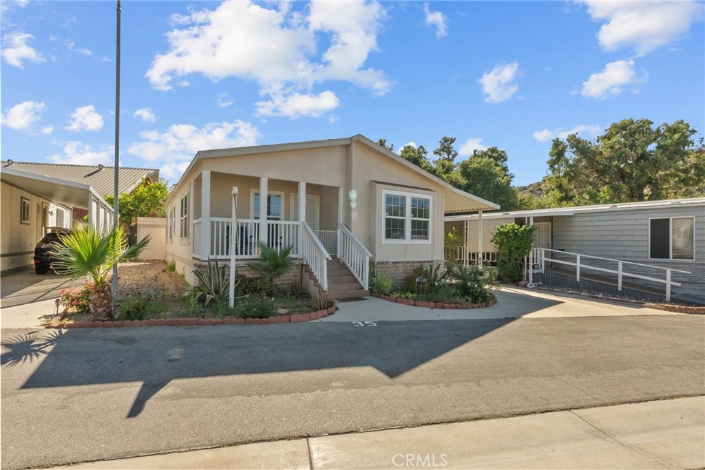 11401 Topanga Canyon Boulevard 35