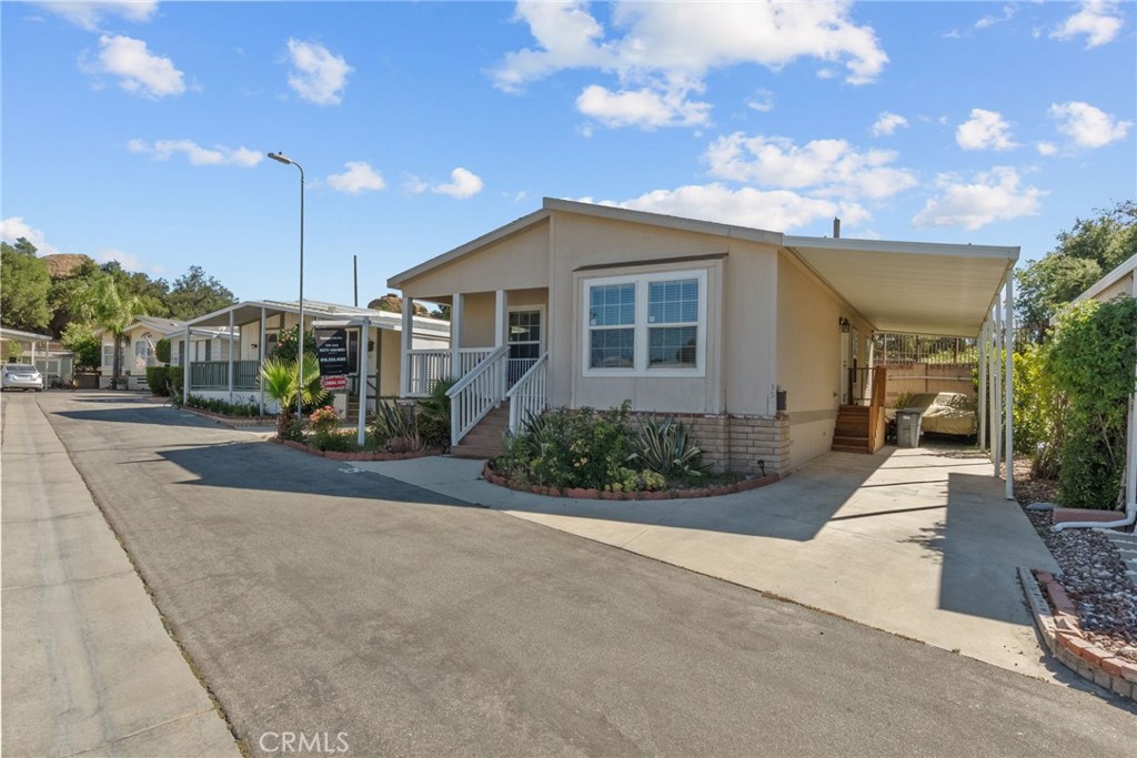 11401 Topanga Canyon Boulevard 35