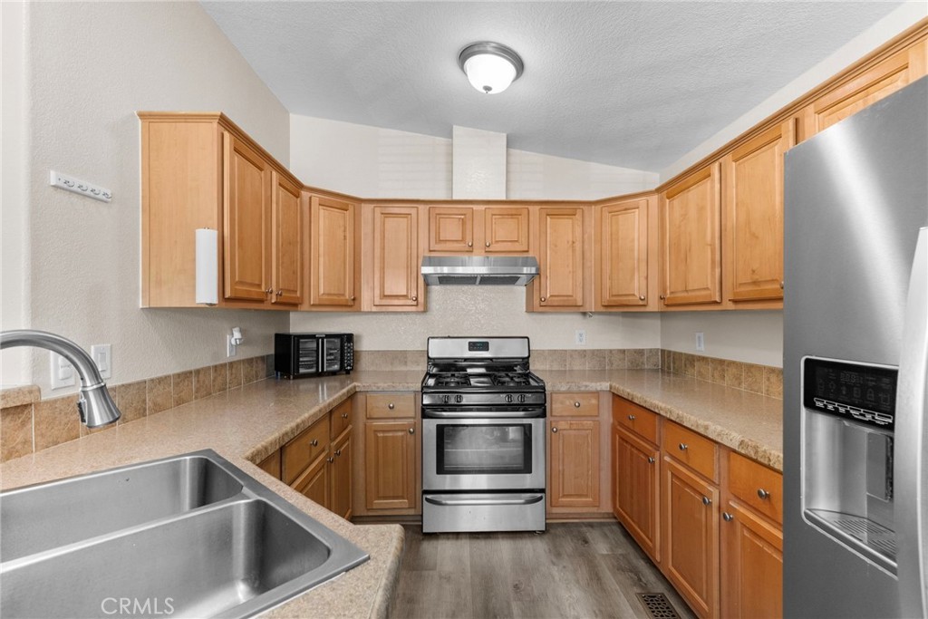 11401 Topanga Canyon Boulevard 35
