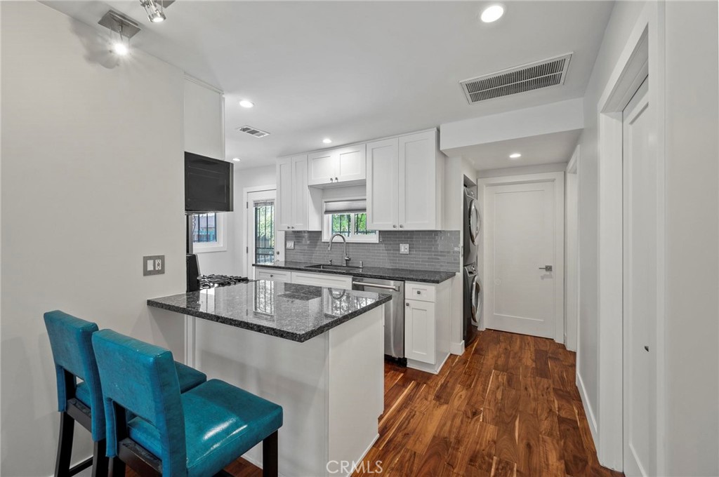 865 N El Centro Avenue