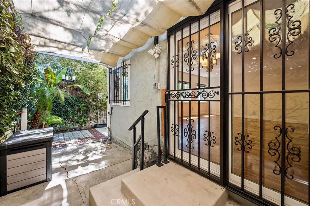 865 N El Centro Avenue