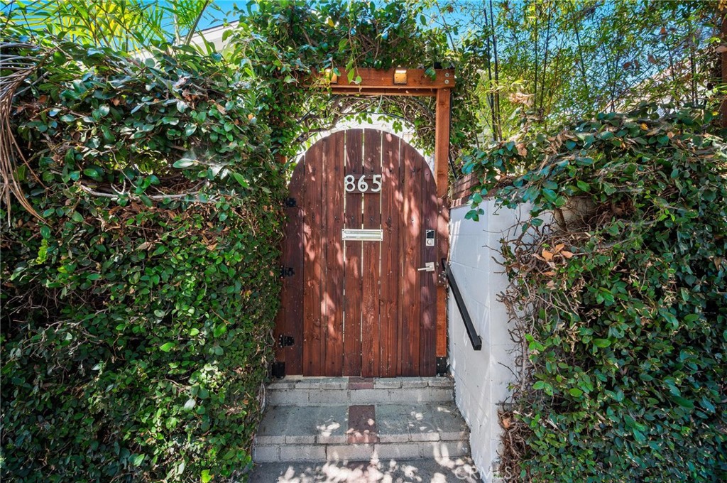 865 N El Centro Avenue