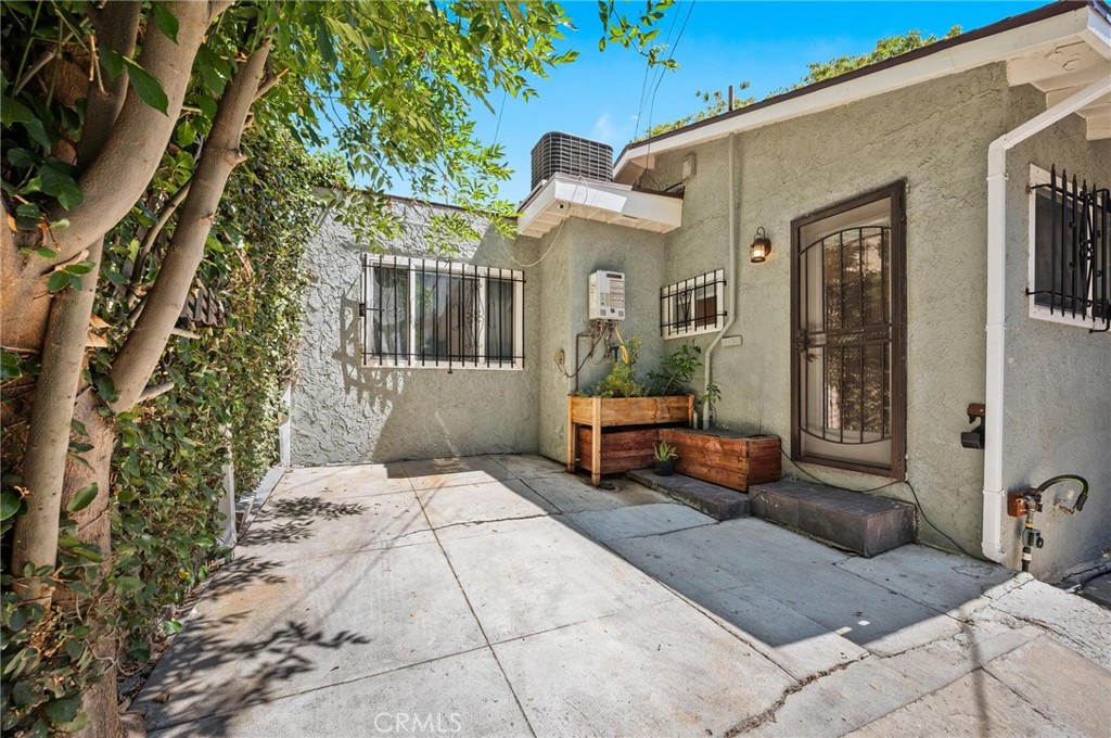 865 N El Centro Avenue