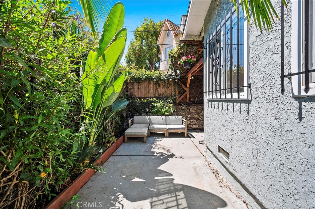 865 N El Centro Avenue