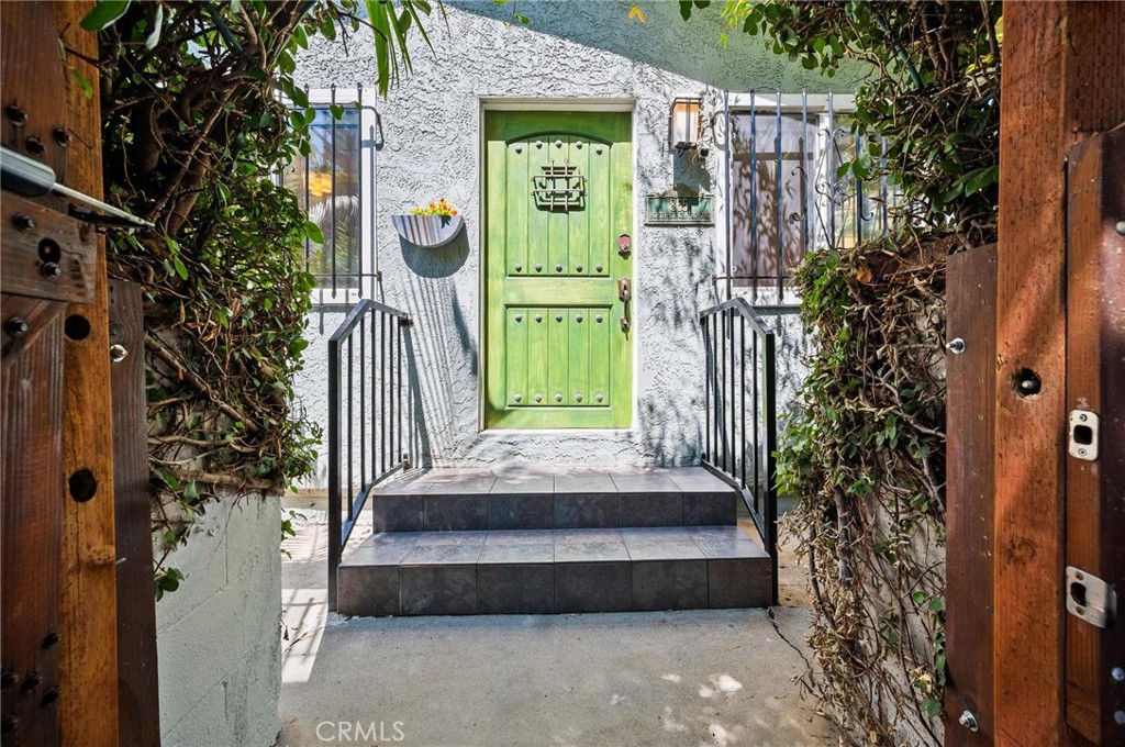 865 N El Centro Avenue