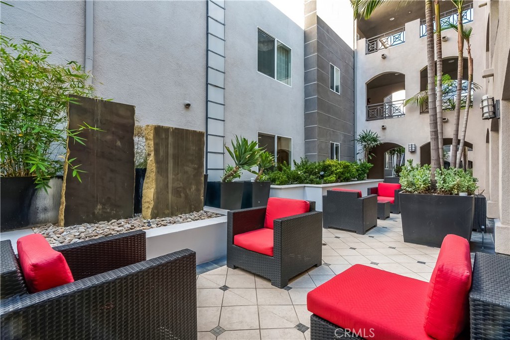 4424 Whitsett Avenue 113