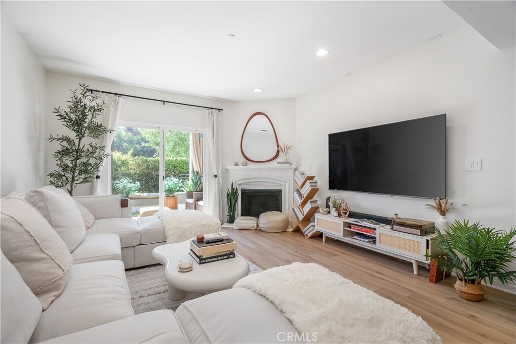 4424 Whitsett Avenue 113