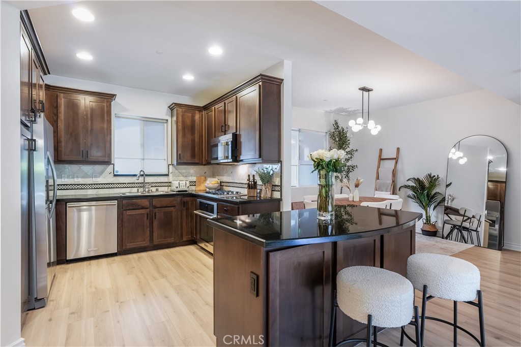 4424 Whitsett Avenue 113
