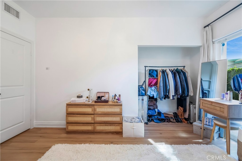 4424 Whitsett Avenue 113