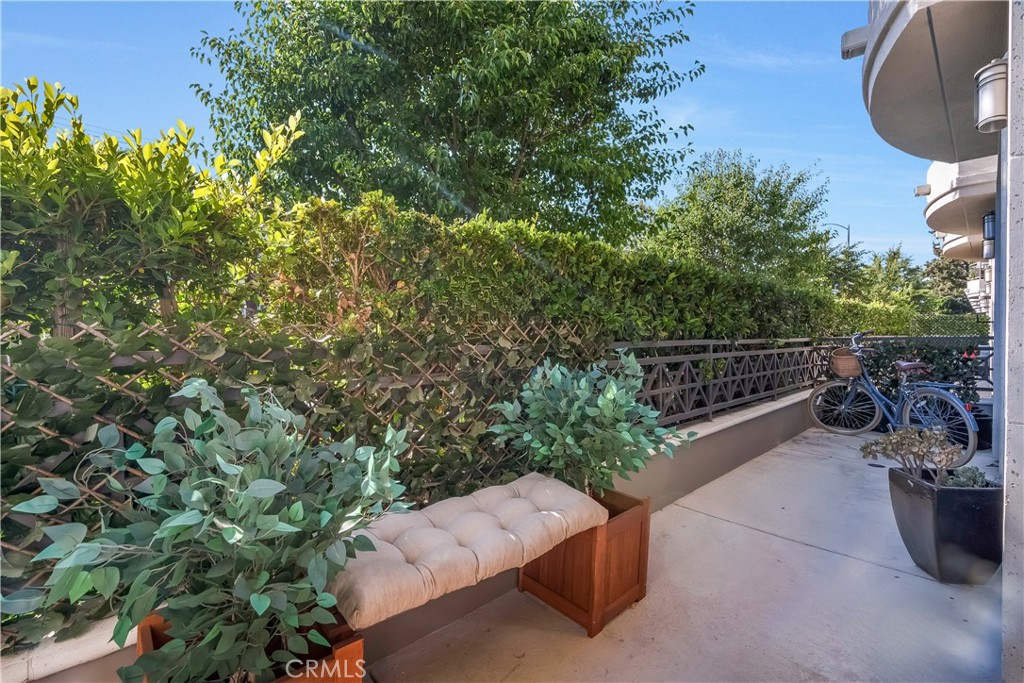 4424 Whitsett Avenue 113