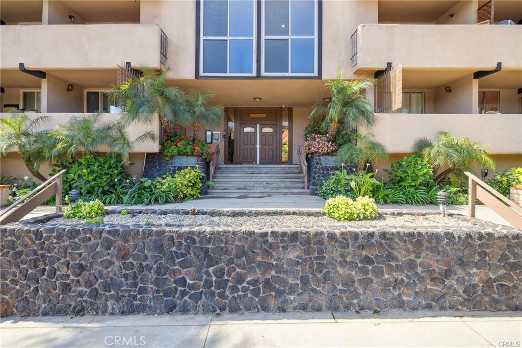 17000 Burbank Boulevard 209