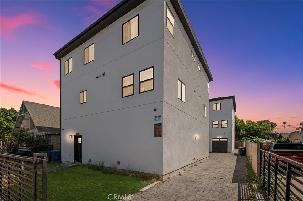 532 W Vernon Avenue