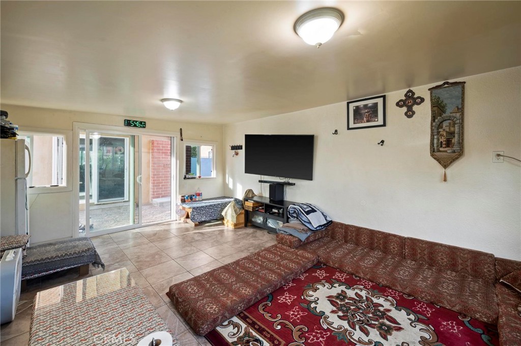 2072 Redondo Beach Boulevard