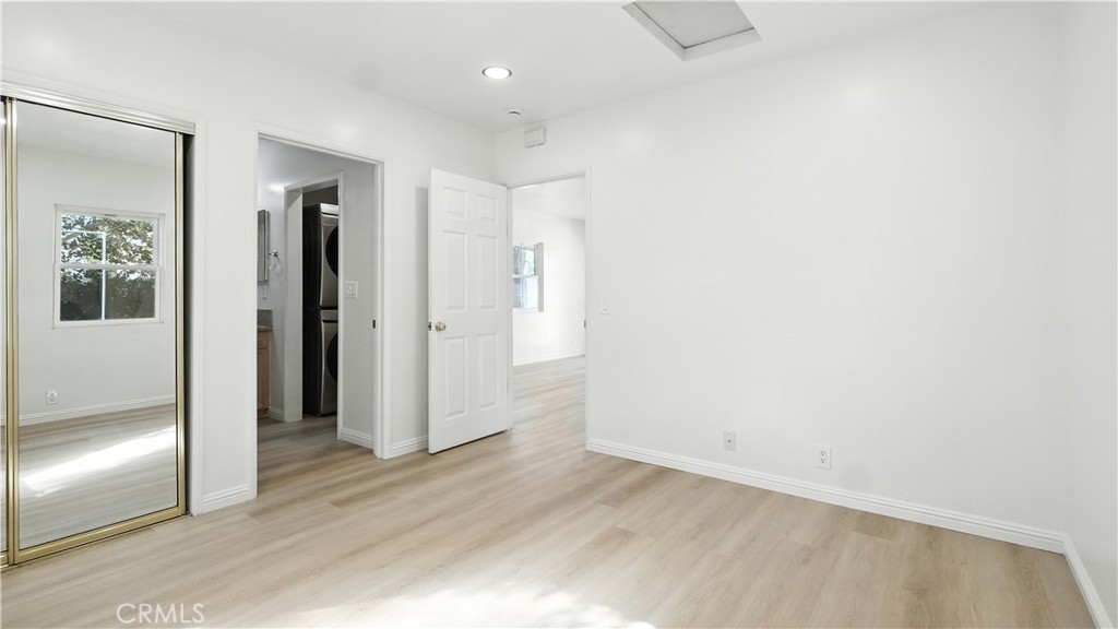 300 W Tujunga Avenue 302