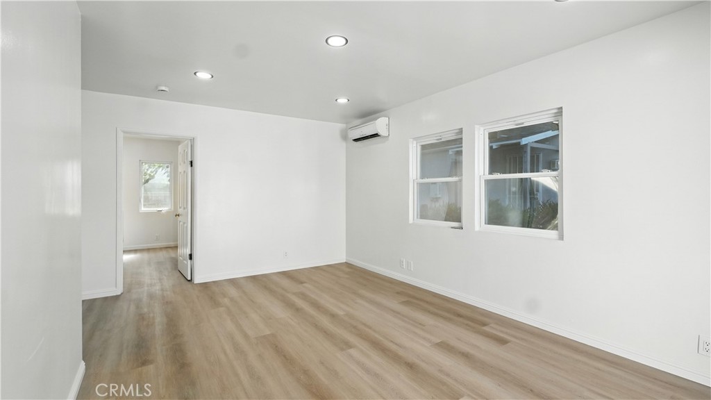 300 W Tujunga Avenue 302