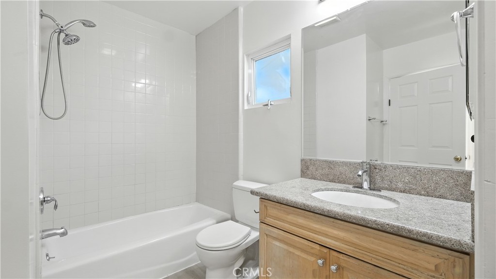 300 W Tujunga Avenue 302
