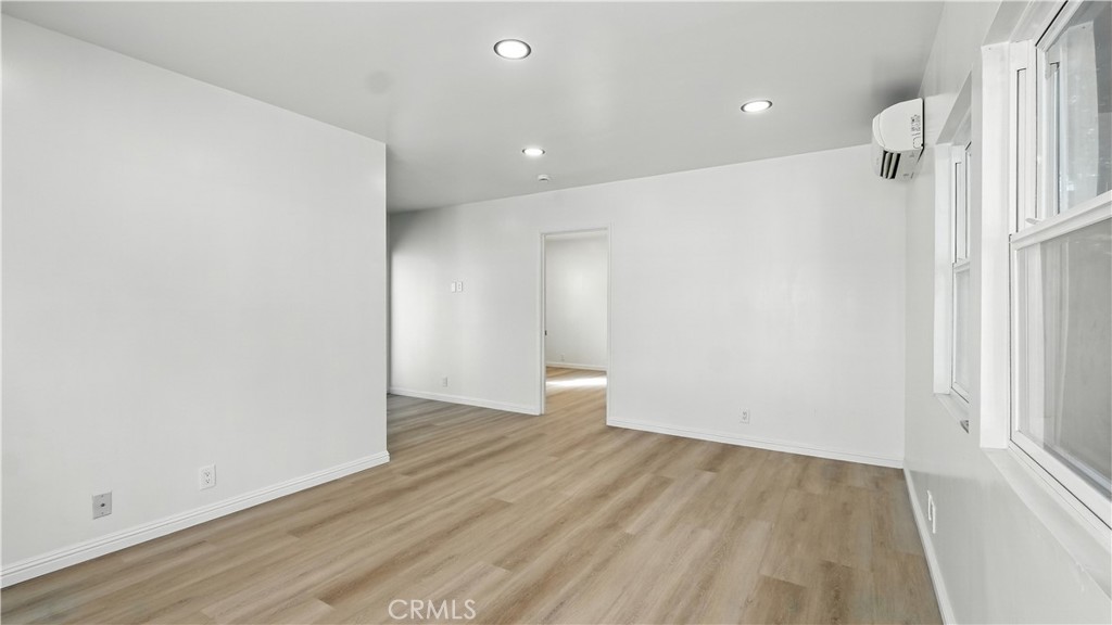 300 W Tujunga Avenue 302