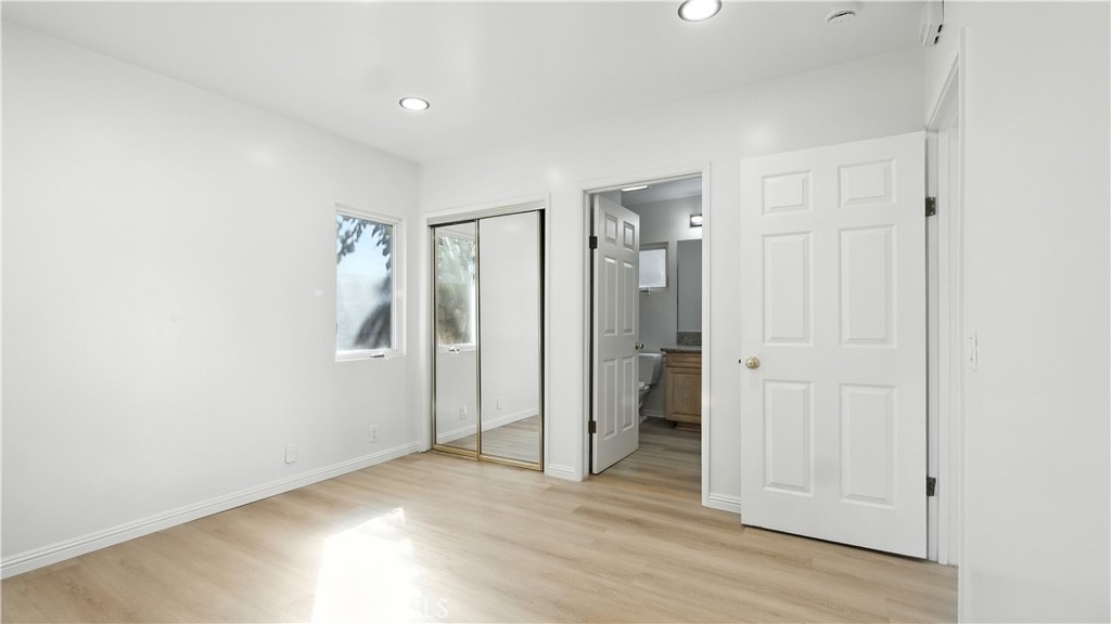 300 W Tujunga Avenue 302