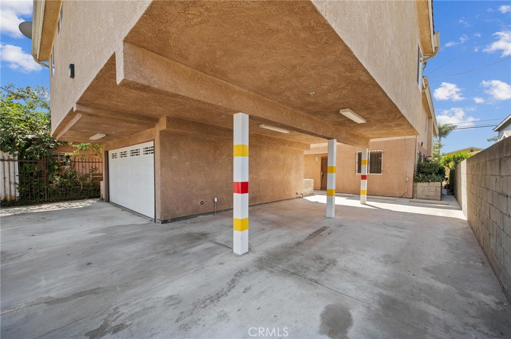 6616 S Figueroa Street