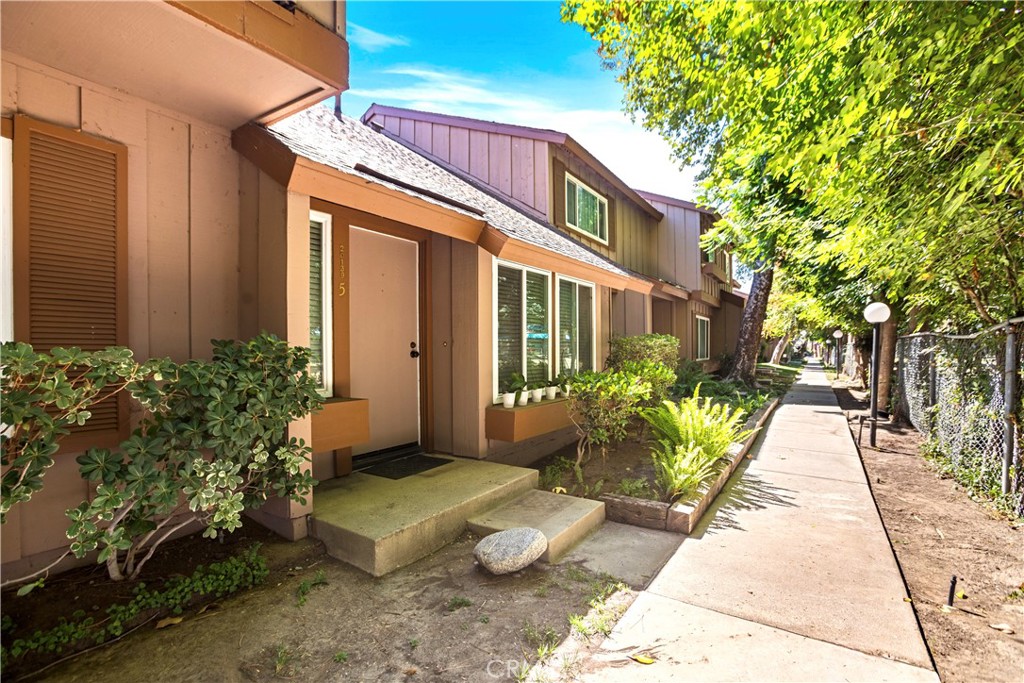 20139 Leadwell Street 5