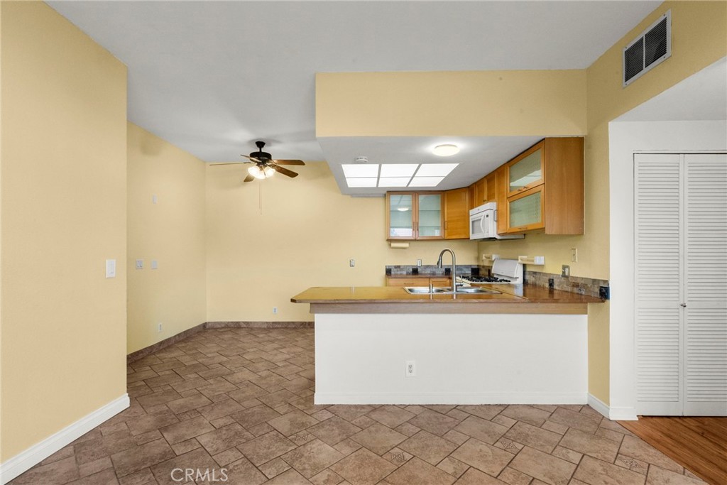 10943 Laurel Canyon Boulevard C10