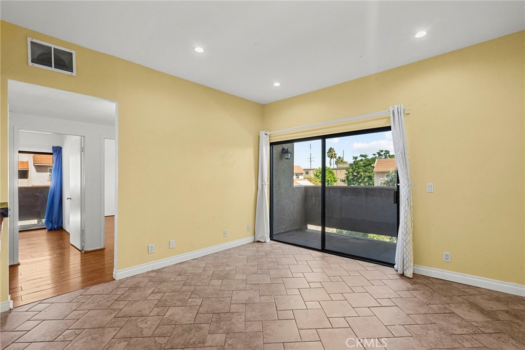 10943 Laurel Canyon Boulevard C10