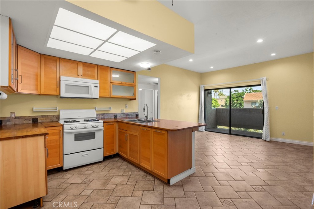 10943 Laurel Canyon Boulevard C10