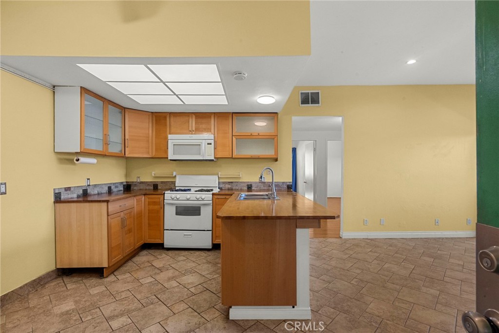 10943 Laurel Canyon Boulevard C10
