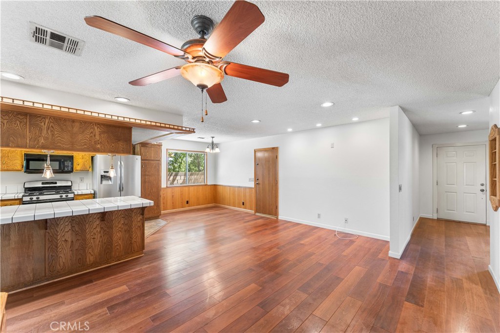 3529 W Avenue J13