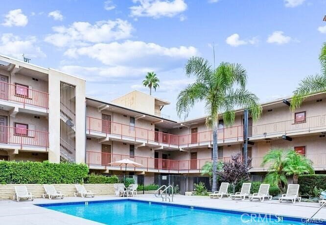 17000 Burbank Boulevard 215