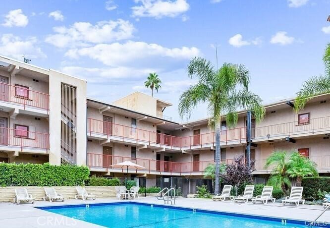 17000 Burbank Boulevard 215