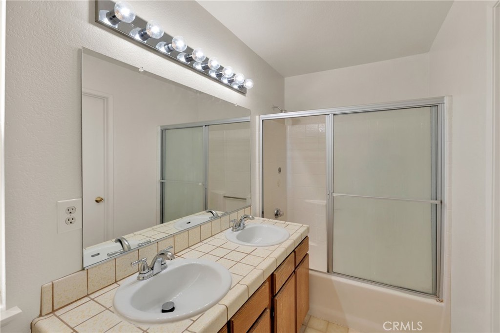 15845 Mossdale