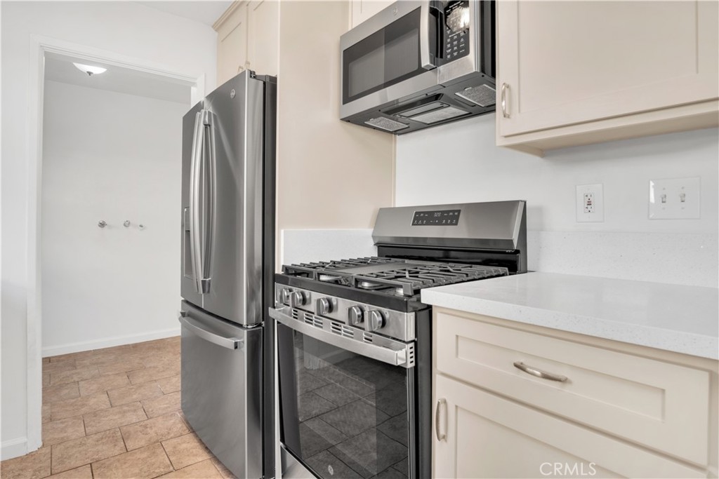20214 COHASSET ST. UNIT #5
